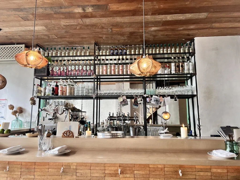 Clamato, seafood restaurant, bar in Paris