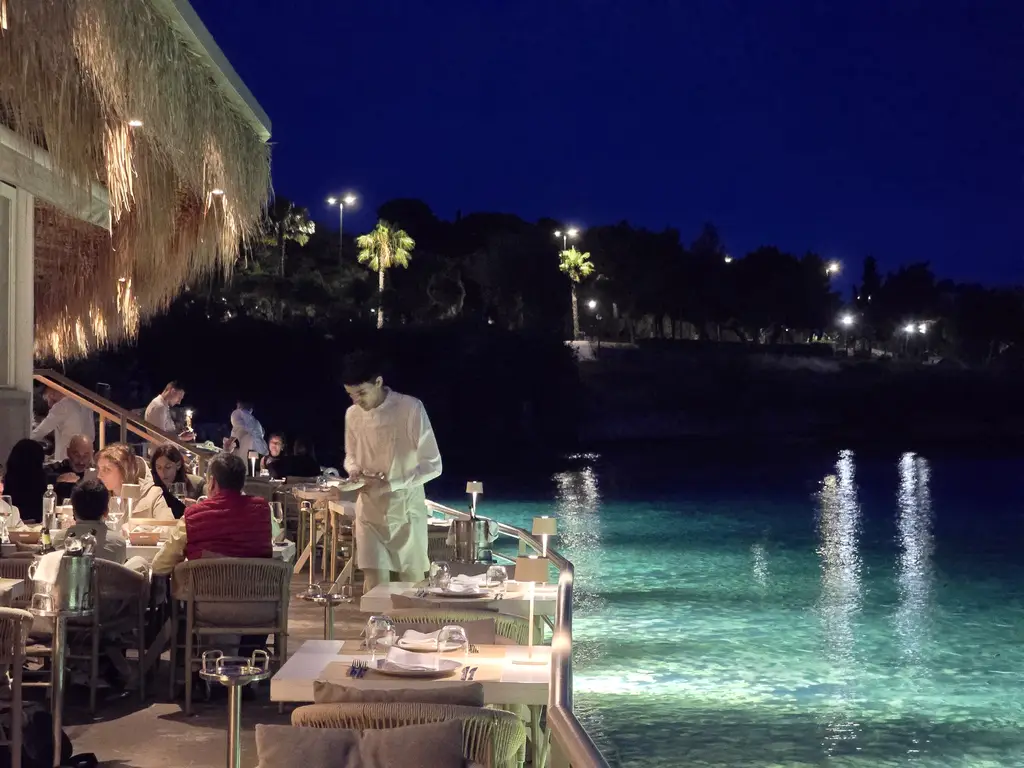 BlueFish Vouliagmeni, photo 3 of 8