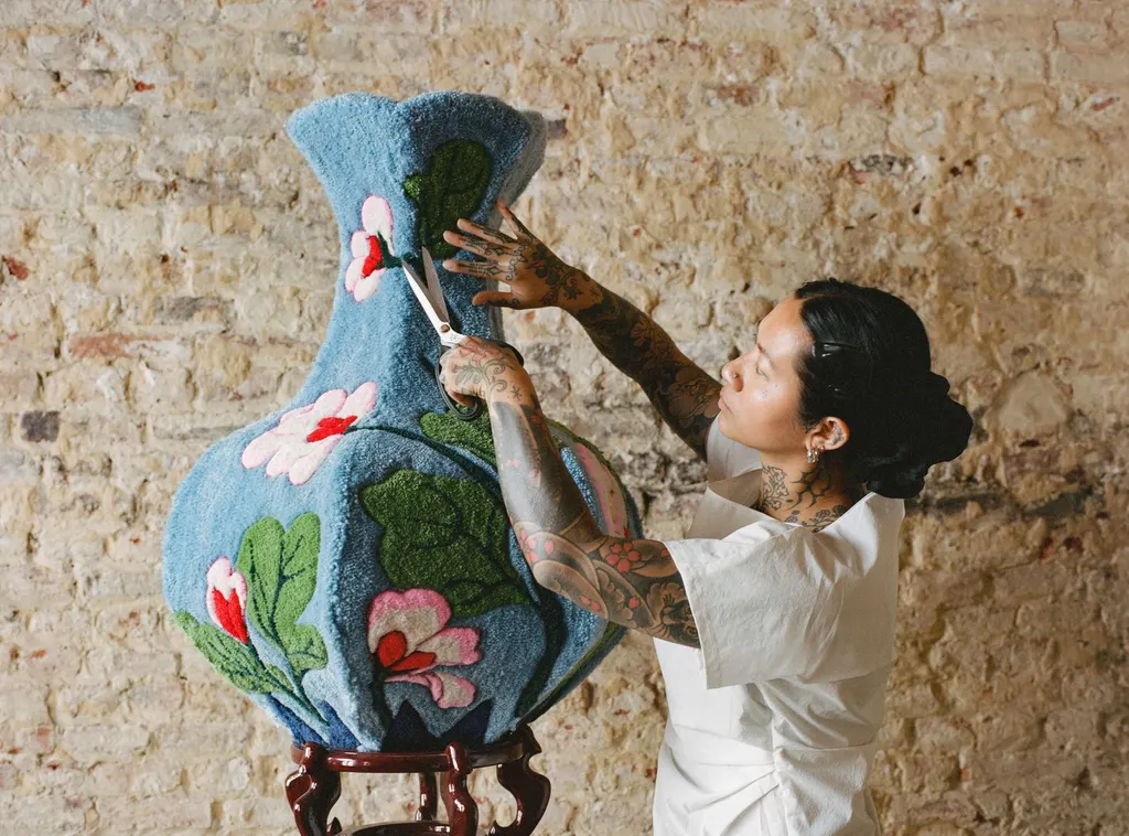 Brussels artist Shishi San's tufted wool vessels inspired by Chinese ceramics, photo 2
