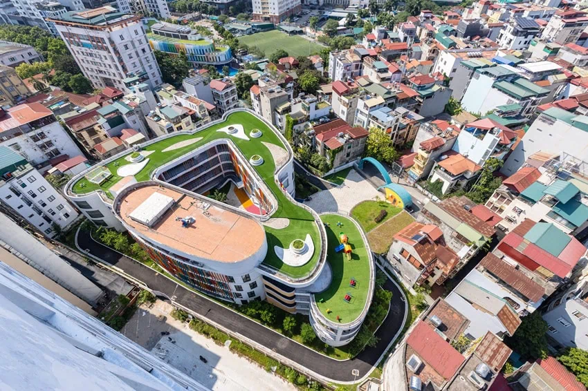 A kindergarten built around its playground in Hanoi, photo 2