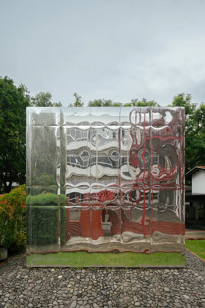 SFUMATO is a temporary reflective pavilion designed by Mexican architecture practice errre taller