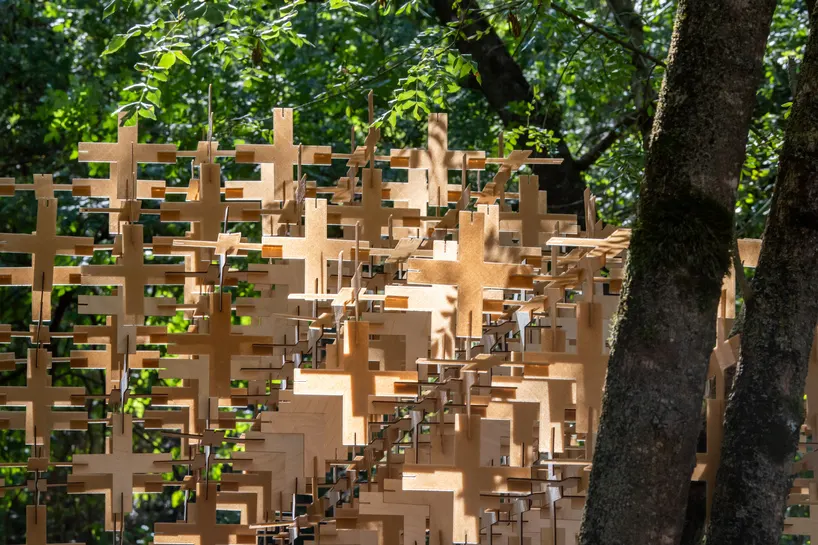 Woven is a temporary architectural pavilion by Atelier DARN | image by Anna Mas