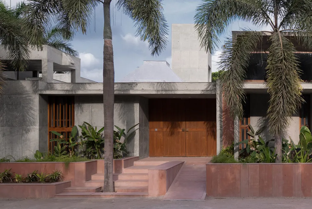 Monastic Field is a concrete home informed by monk dwellings in the Deccan Plateau