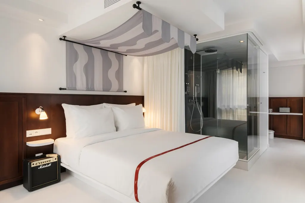 Ruby Lilou guestroom