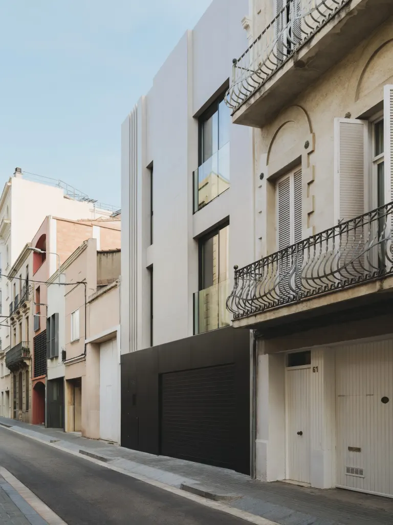 Street facade of the 934 SP57 House