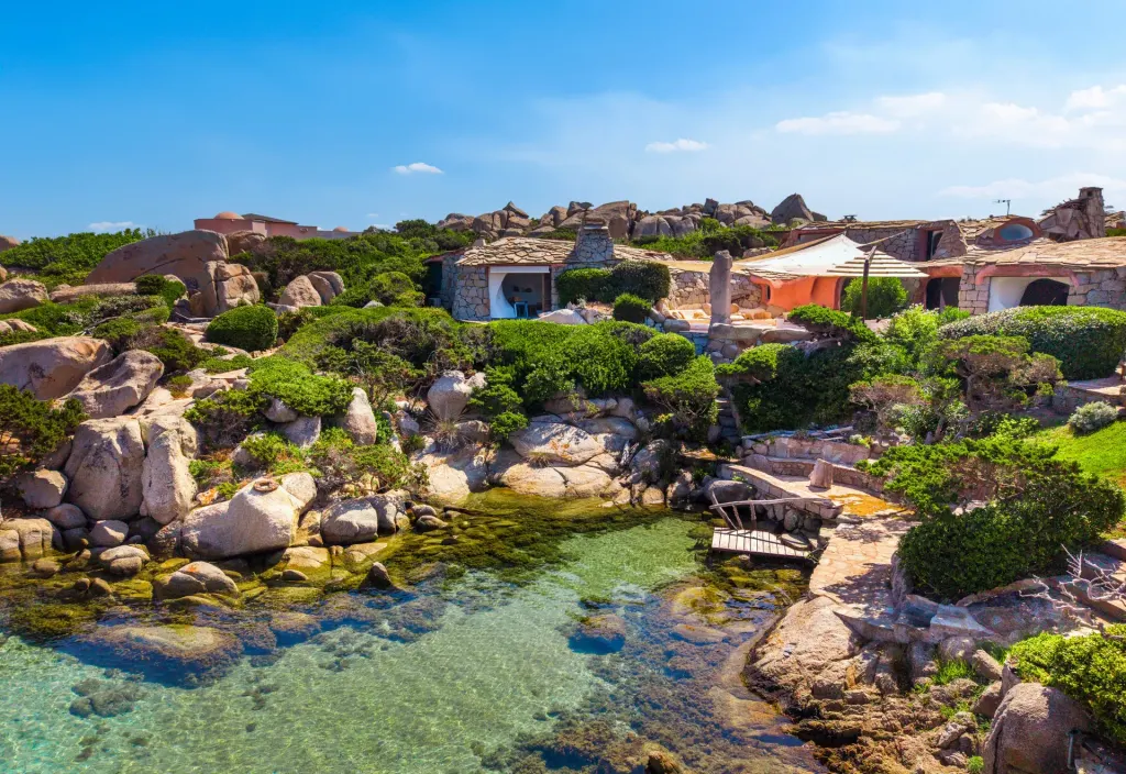 Villa Pieds Dans L'Eau, Cavallo by Savin Cou&euml;lle