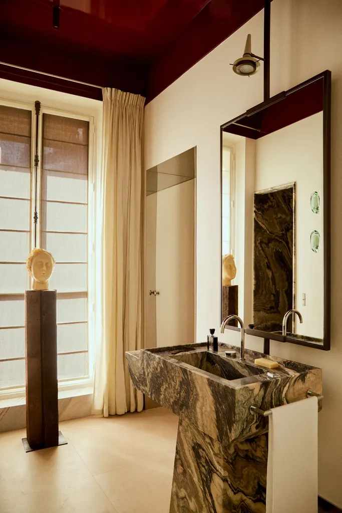 Giampiero Tagliaferri Apartment in Paris Bad mit CipollinoMarmor AD Germany