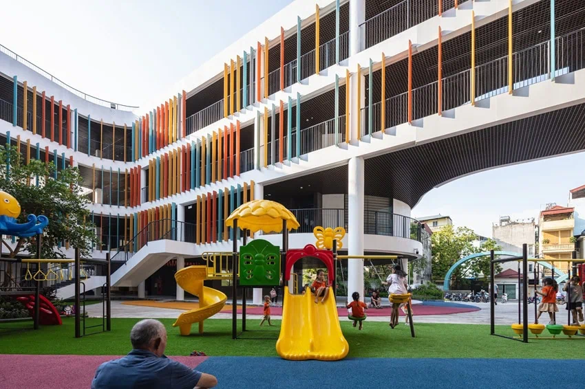 A kindergarten built around its playground in Hanoi, photo 3