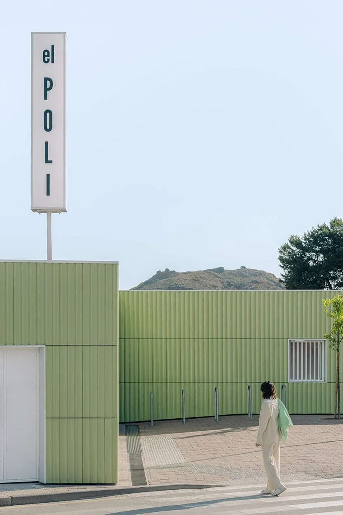 A lime-green welcome for a sports ground in Murcia, photo 3
