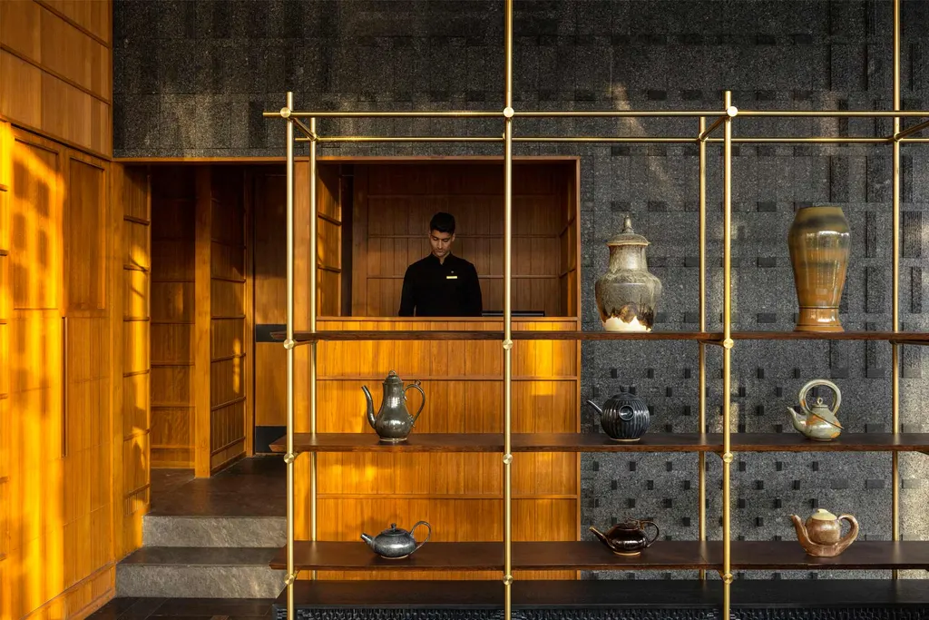 Studio Lotus designs Madam Chow, an Asian restaurant at The Oberoi Gurgaon, photo 3