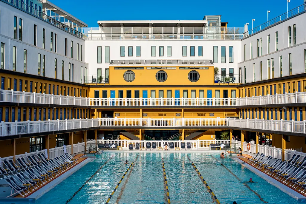 Piscine Molitor. Photography: Benoit Auguste