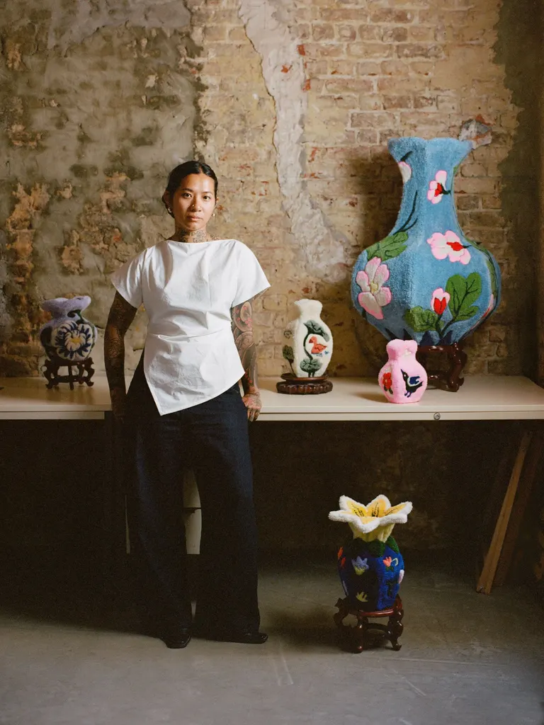 Brussels artist Shishi San's tufted wool vessels inspired by Chinese ceramics, photo 4