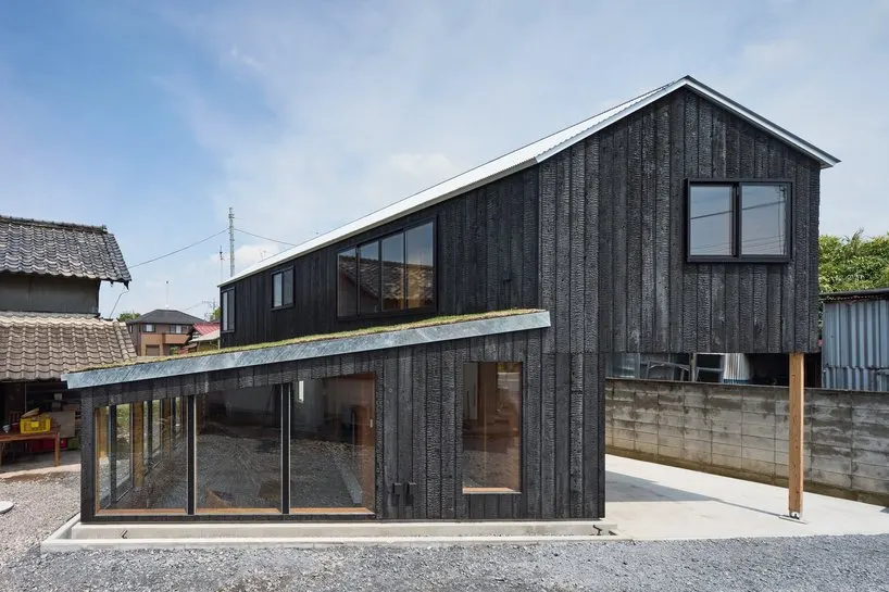 a grass-covered lower roof spans over the living room sunken into the ground