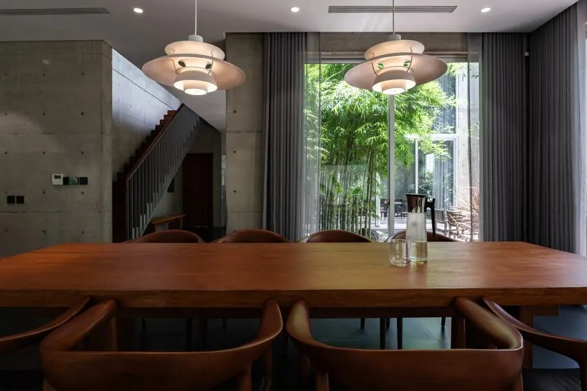 Glazing wraps around the home's ground floor