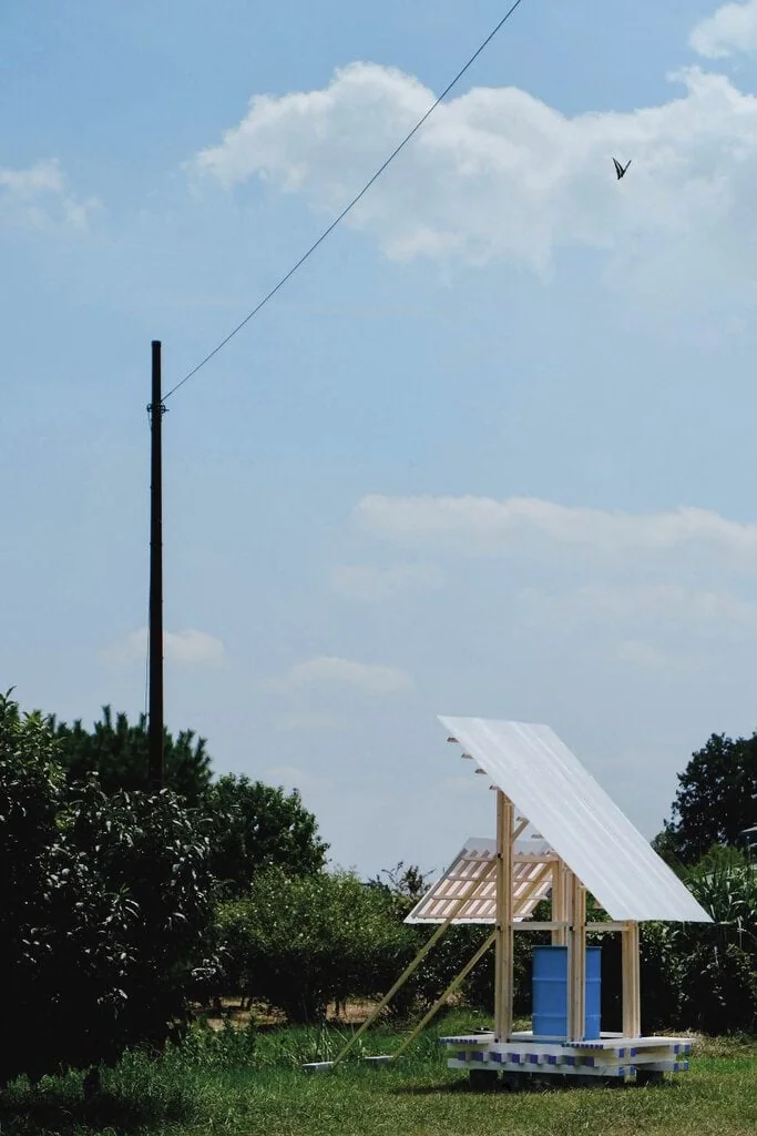 It has a deliberately simple structure