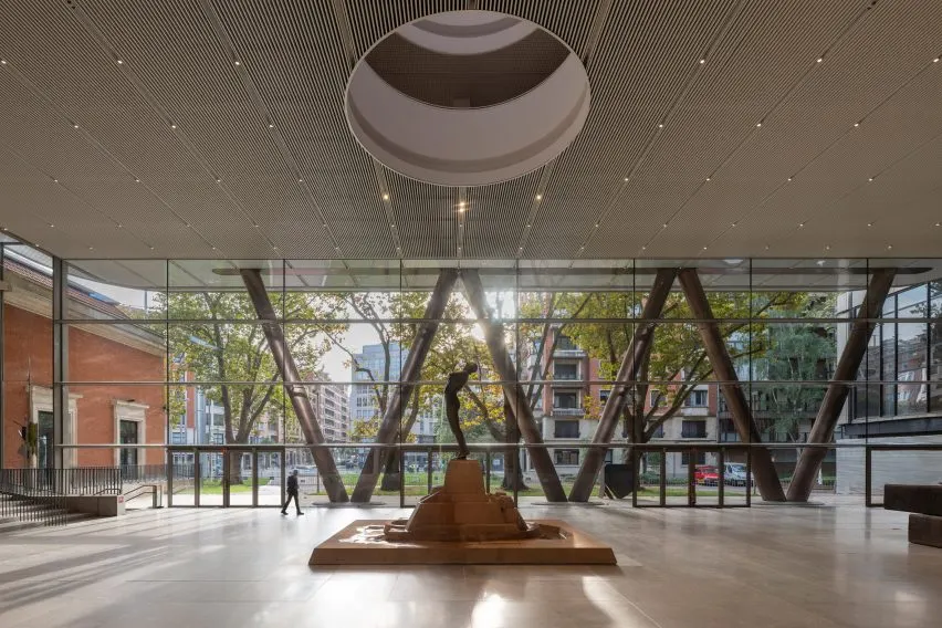 Glass facades enclose the ground-floor sculpture hall
