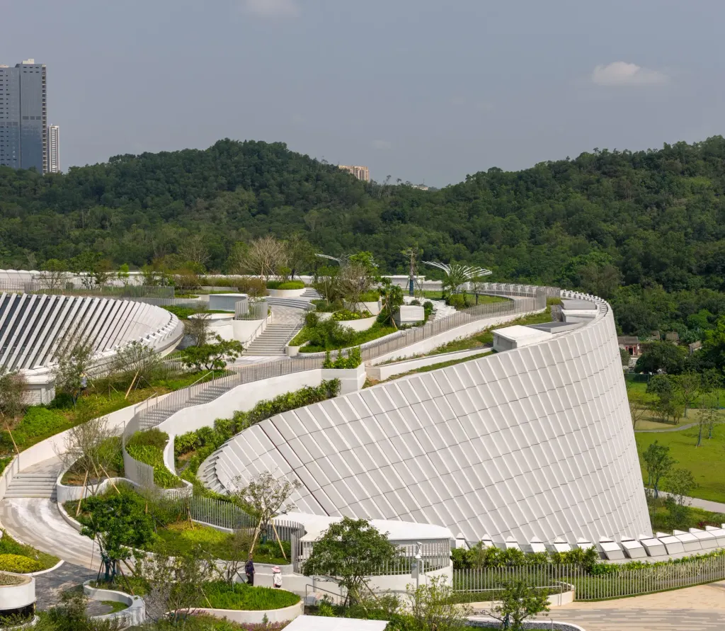 undulating forms of the Shenzhen Natural History Museum by 3XN, B+H Architects and Zhubo Design in a green park