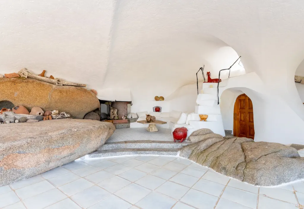 The living spaces at Villa Pieds Dans L'Eau