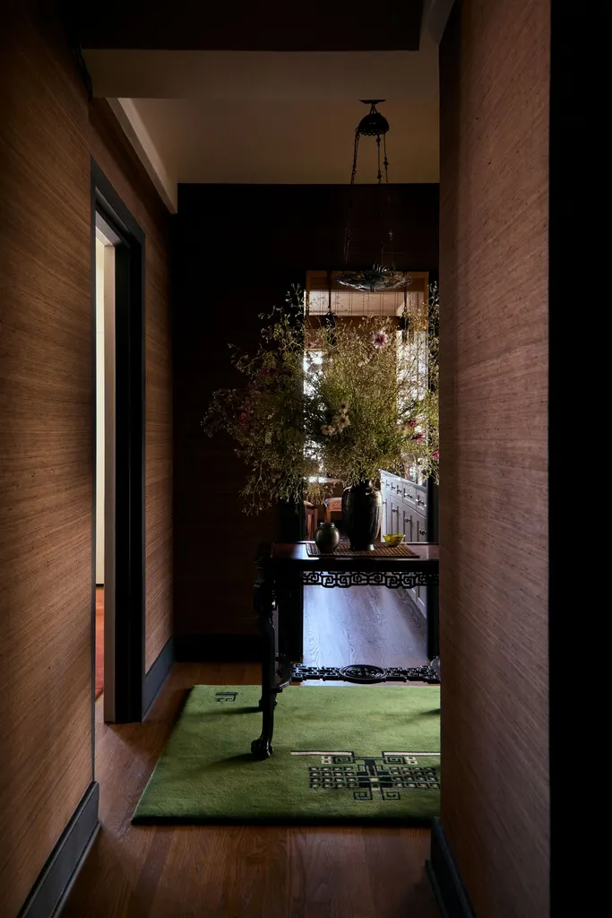 Inside stylist Colin King's layered prewar apartment in Chelsea, Manhattan, photo 5