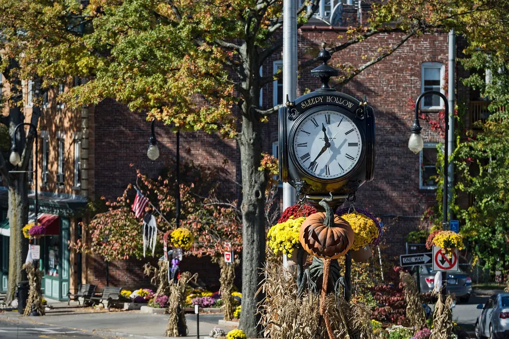 Photo: John Greim/Getty Images 4/8 Sleepy Hollow, New York Washington Irving’s 1820 short story “The Legend of Sleepy Hollow,” featuring Ichabod Crane and the Headless Horseman, takes place in the very real Hudson Valley town of the same name. So naturally, it’s the perfect place to go for literary fans looking for a fright. Take a tour of the Sleepy Hollow Cemetery , where Irving himself is burie