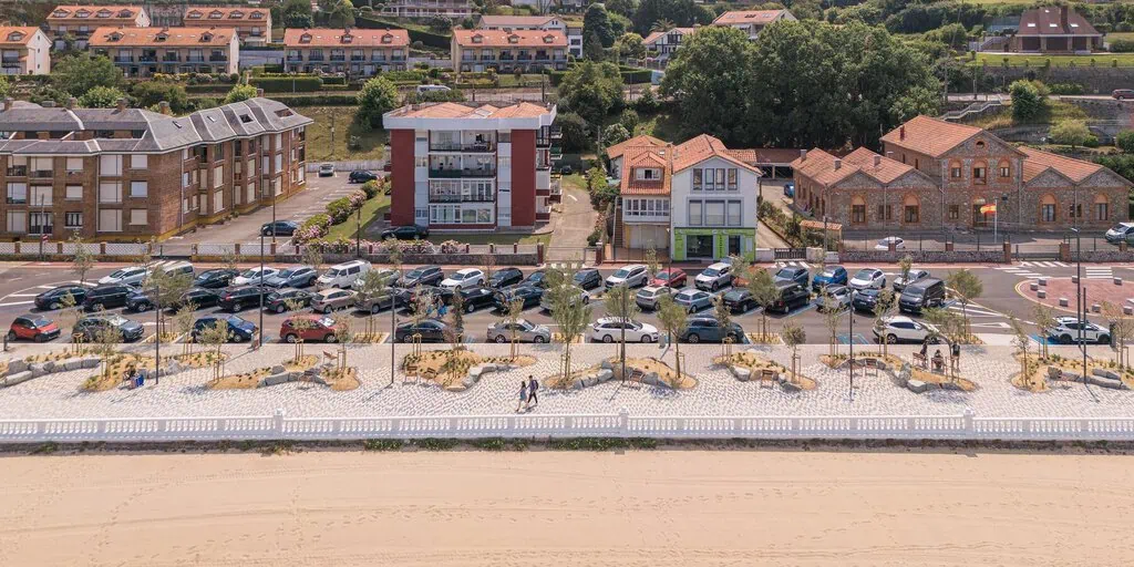 A promenade in Comillas that lets the sand stay, photo 5