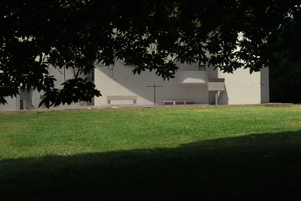 Ronchamp, seen again through light and landscape, photo 5