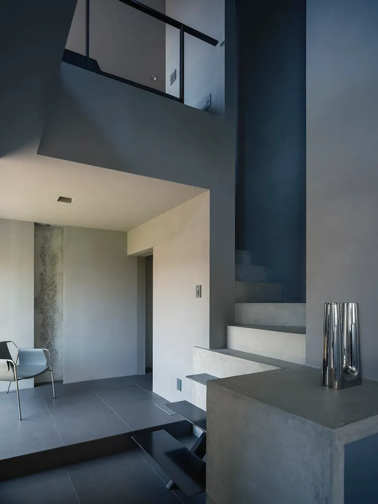 the residence is composed of two separate volumes