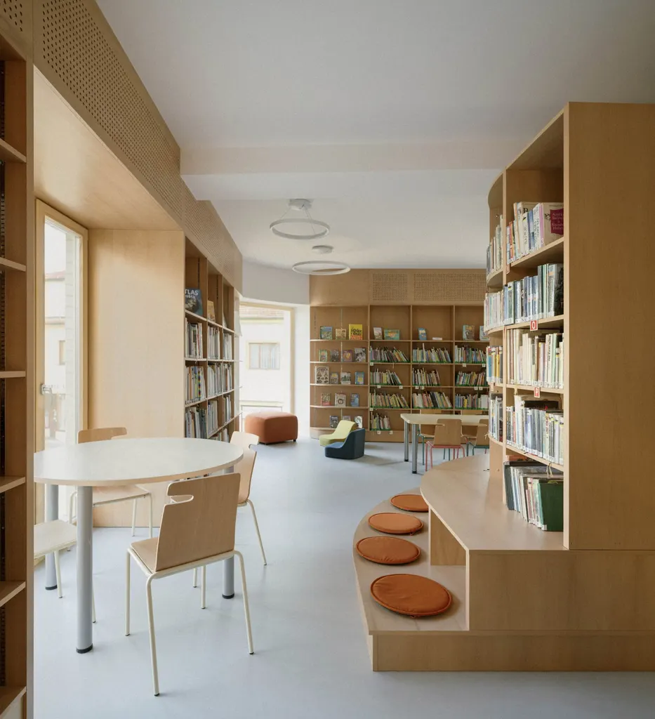 Acronym Collective Studio wanted to reinstate the civic presence the building once had