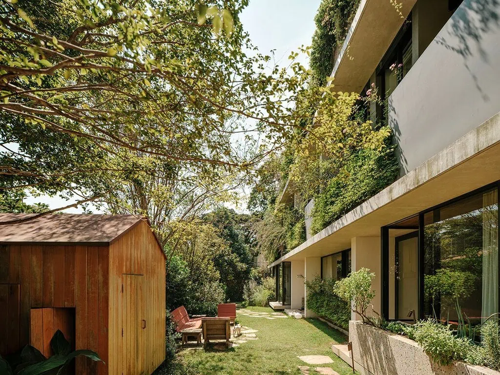 111 House _ Rodrigo Oliveira _ Isay Weinfeld, a brazilian house engulfed in greenery on all levels, nature takes over
