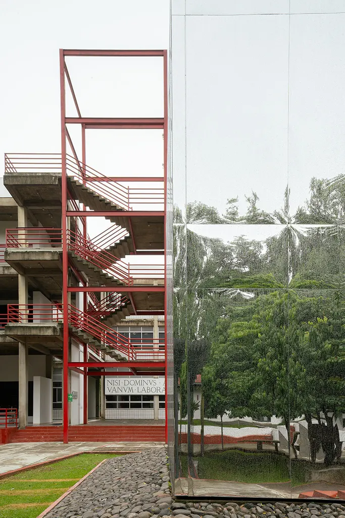 the intervention wraps around the original 6.40 × 6.40-meter structural footprint of the cube