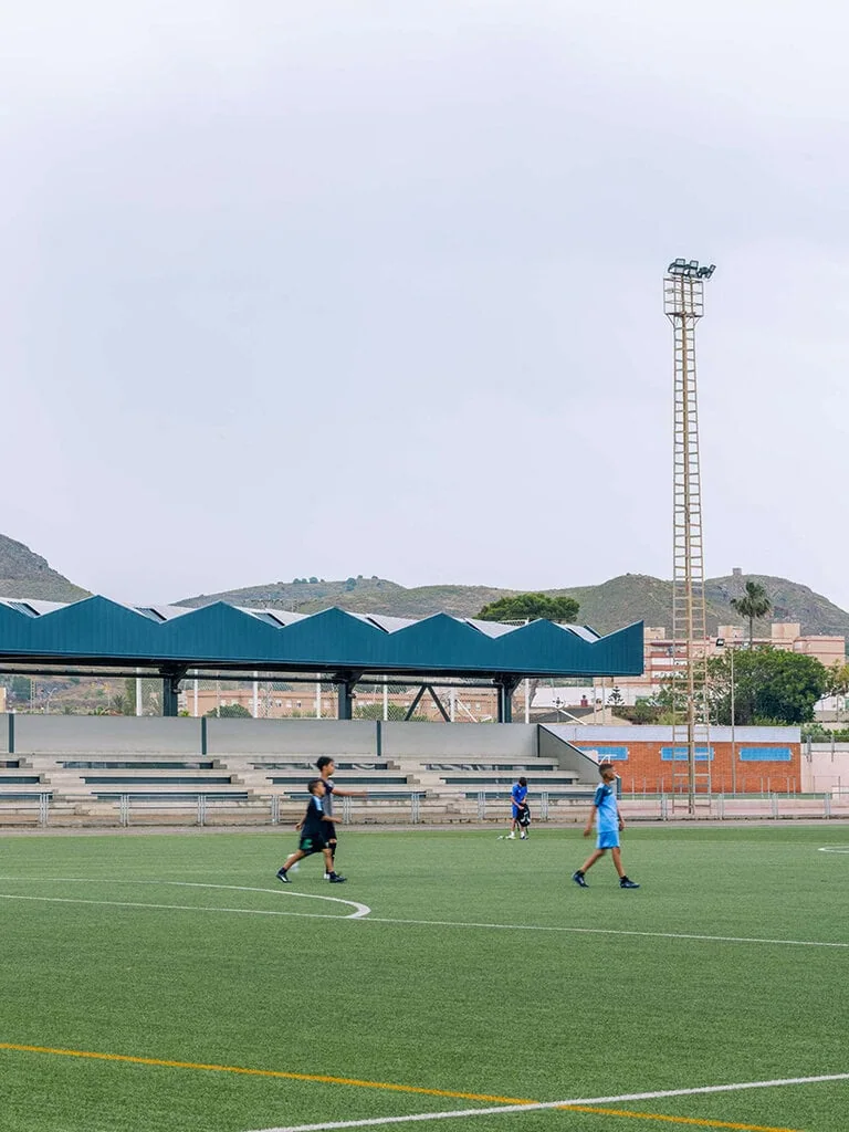 A lime-green welcome for a sports ground in Murcia, photo 6