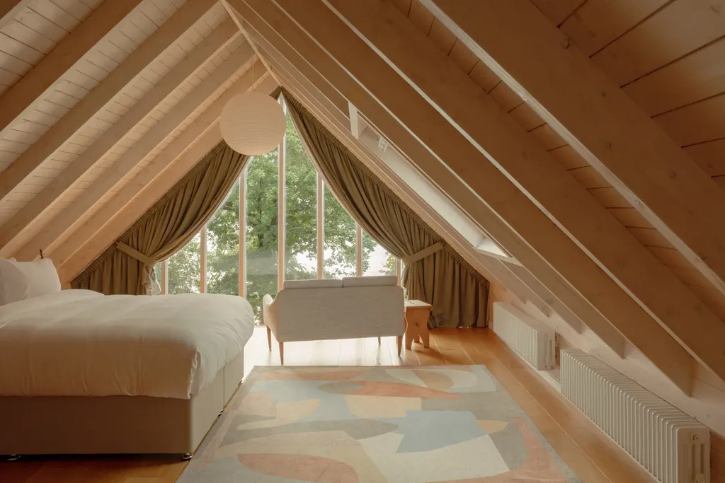 The guesthouse contains 10 bedrooms