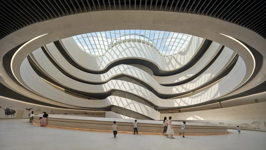 undulating forms of the Shenzhen Natural History Museum by 3XN, B+H Architects and Zhubo Design in a green park