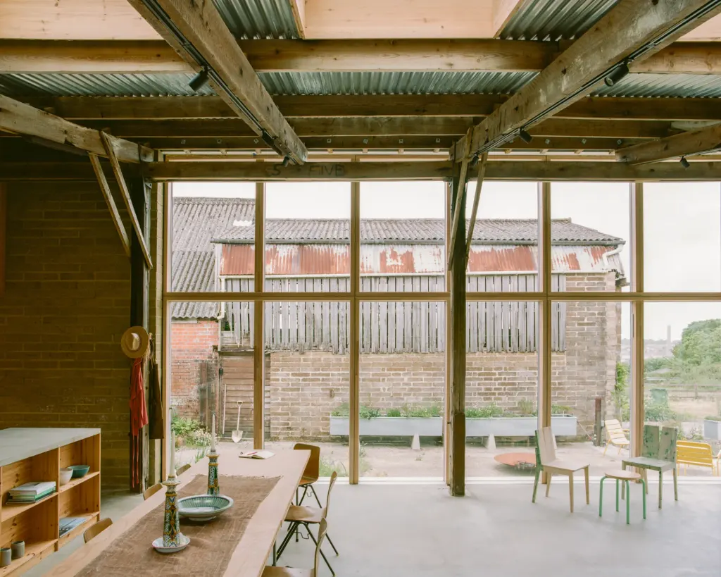 South Barn by Je Ahn / Studio Weave