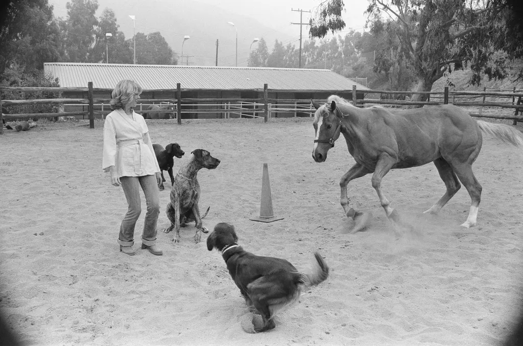 Olivia Newton-John, off stage and at home, photo 7