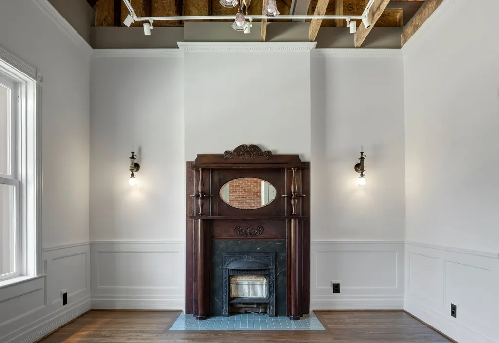 A Dallas Victorian rebuilt inside another house, photo 7