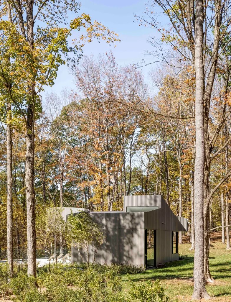 Desai Chia also designed a guesthouse on the site