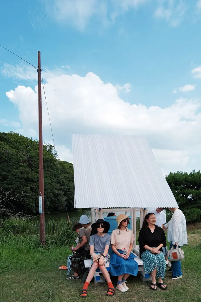 Field Shelter addresses the absence of a rest spot for locals