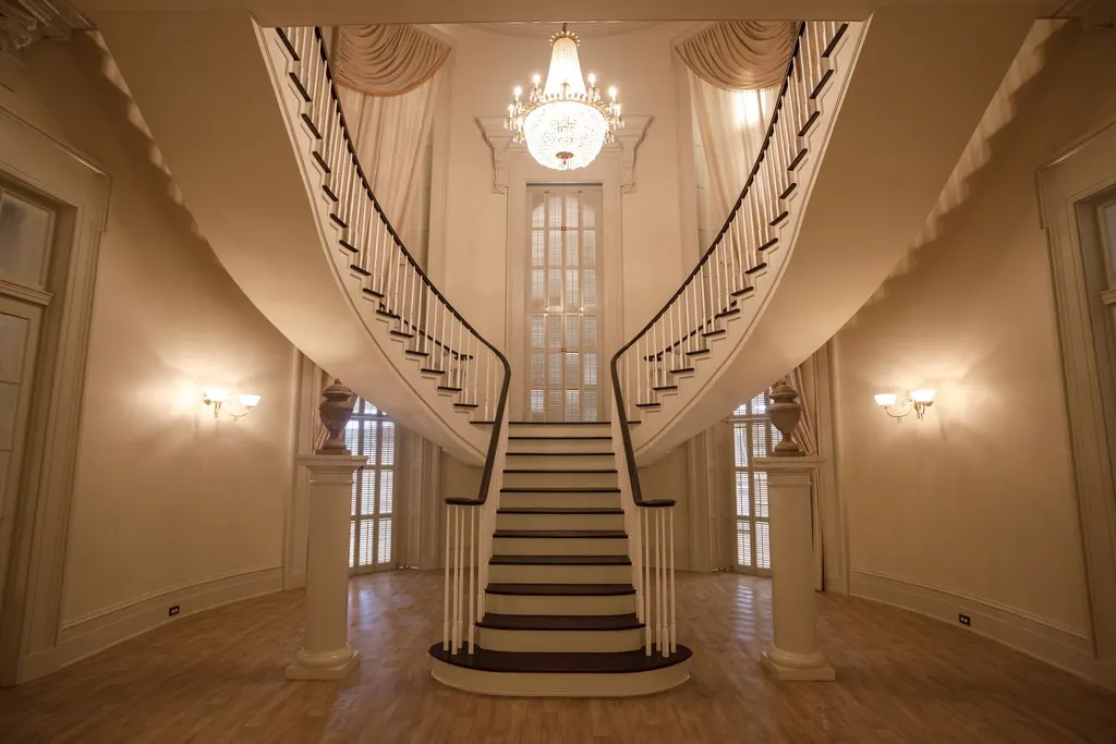 Rebuilding the Coven witches' academy set for American Horror Story season 13, photo 8