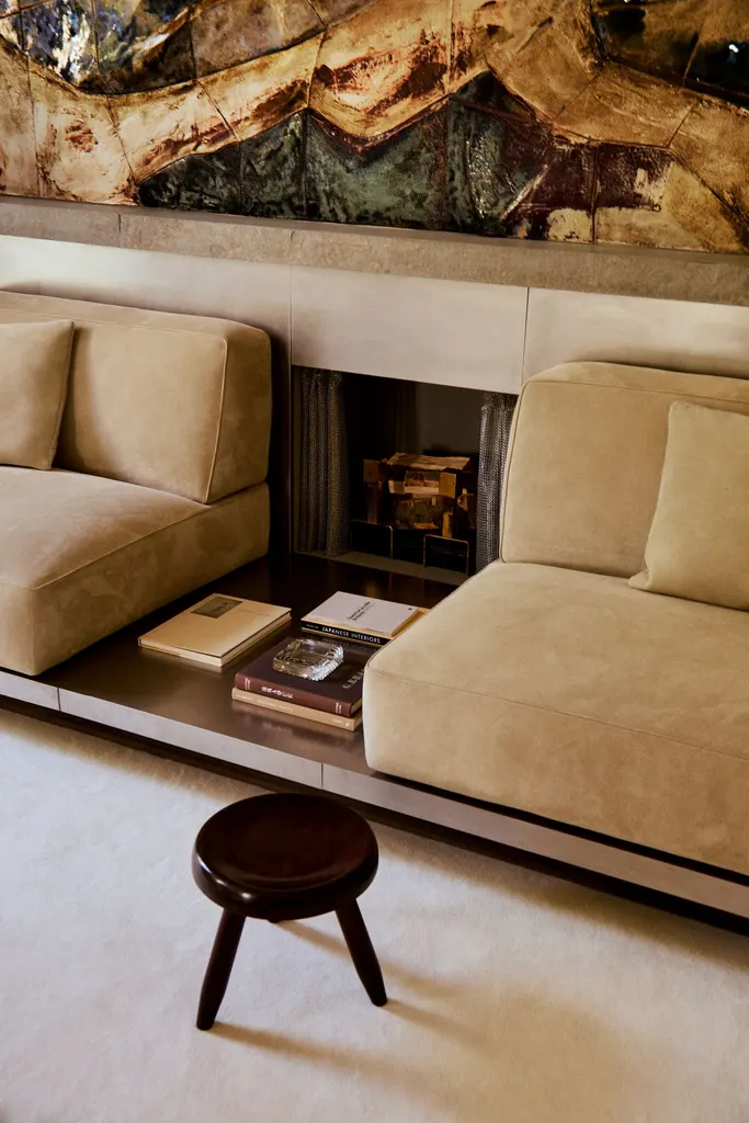 Giampiero Tagliaferri Apartment in Paris Sofa aus Wildleder AD Germany