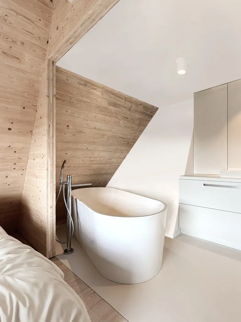 An en-suite bathing area
